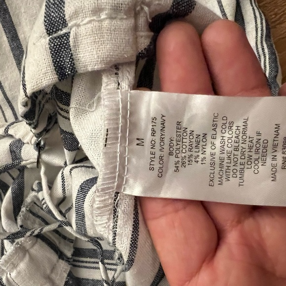 CisonoBlack and White Striped Sleeveless Jumpsuit with Relaxed Fit, size M. - Picture 11 of 13